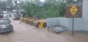 Así se inundaron este miércoles las calles de Curridabat tras lluvias intensas
