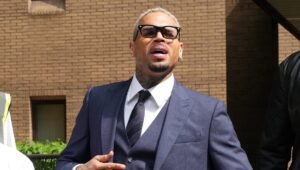 Chris Brown se declara no culpable de agresión en discoteca de Londres