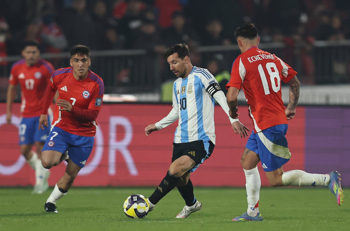 Eliminatoria suramericana:  Paraguay y Ecuador se acercan al Mundial y Chile entona la despedida