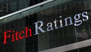 Fitch degrada calificaciones de bancos y bolsa mexicanos por acusaciones de lavado en Estados Unidos