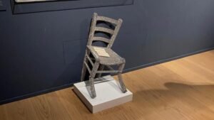 Una pareja rompe la ‘silla de Van Gogh’ al intentar tomarse una foto en un museo italiano