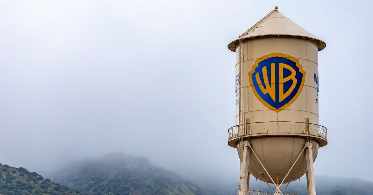 Acciones de Warner Bros se disparan más de 30% en Wall Street tras posible compra de Paramount