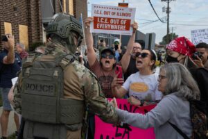 Agente de ICE en Chicago mata a balazos a hispano que se resistía al arresto e intentaba arrollarlo