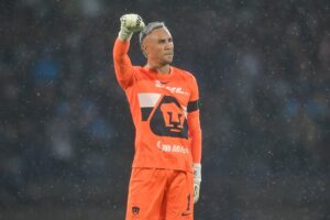 Así fue como Keylor Navas brilló al detener un penal con Pumas