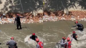Bomberos de Caracas hallaron hombre que cayó al río Guaire tras varios días de búsqueda