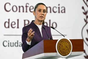 Comisión del Congreso del Perú aprueba declarar persona ‘non grata’ a la presidenta de México, Claudia Sheinbaum