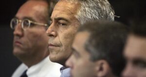 Cuerpos de mujeres y cebras copulando: así es el libro de cumpleaños de Epstein - La Prensa Gráfica