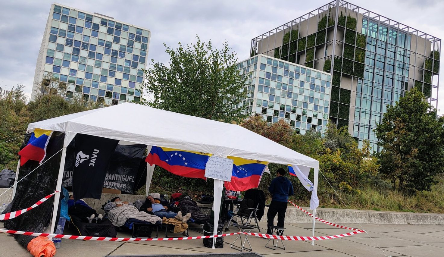"De la CPI lo que hemos recibido es represión", denunciaron huelguistas venezolanos en La Haya