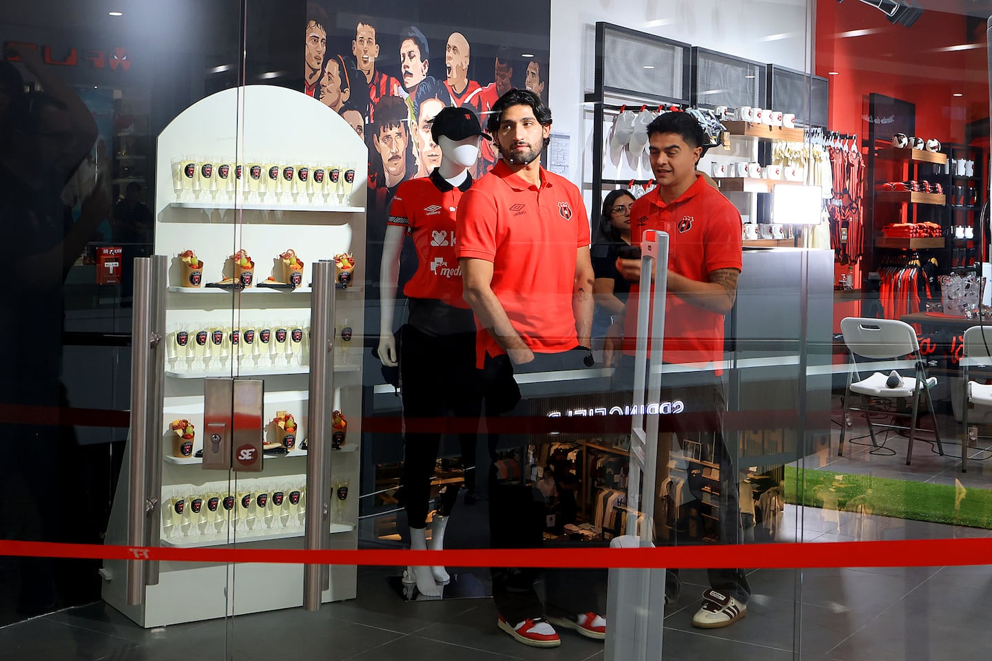 Diego Campos se concentra en Alajuelense mientras su futuro sigue en el aire