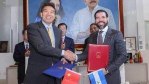 Economista denuncia "invasión" china de la economía nica