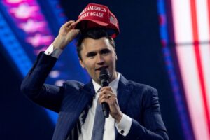 El FBI ofreció cien mil dólares de recompensa por información sobre el asesino de Charlie Kirk