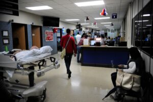 Hospital México busca personal en el área de administración de servicios