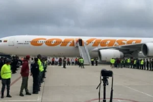 Llegan a Venezuela 259 migrantes en un vuelo procedente de Estados Unidos