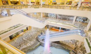 Más estacionamientos y escaleras nuevas en Plaza Las Américas