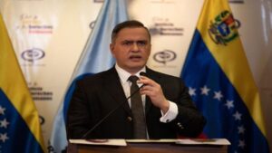 Ministerio Público anuncia "purga anticorrupción" en el despacho con imputaciones a varios fiscales