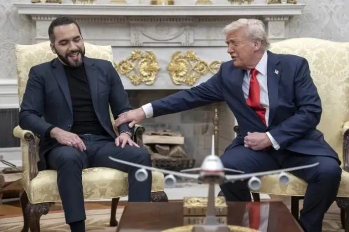 Revelan acuerdo secreto entre Trump y Bukele para deportar migrantes a El Salvador