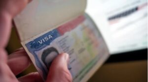 ¿Por qué la espera para obtener una visa para EE. UU. podría aumentar aún más?