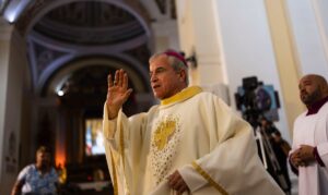 “There are excellent candidates”: Catholics share what Roberto González Nieves’ replacement should look like