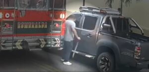Un machete, una reacción letal y un video que lo documentó todo: piloto de bus muere baleado tras incidente vial