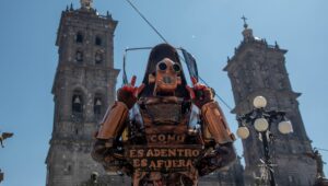 Abimael, un artista urbano, se vuelve Transformer en Puebla