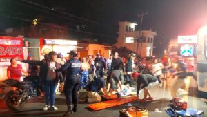 Choque de motos deja muertos y heridos en carretera Alvarado, Veracruz