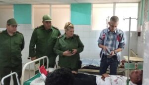 Cuatro fallecidos y 16 lesionados en accidente masivo en la autopista nacional