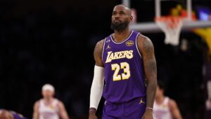 LeBron James queda fuera de los premios de temporada en NBA