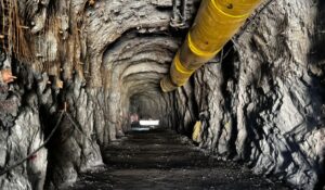 Minera lamenta muerte de trabajadores en Concordia y caen sus acciones