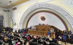 Parlamento de Venezuela aplaza para la próxima semana el debate final de ley de amnistía