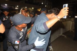 Policía Nacional suspende un ‘parking’ en Colón tras hurto de arma a un agente