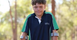 Un niño de 13 años nada durante horas para salvar a su familia a la deriva en el mar - La Prensa Gráfica