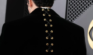 ¿Por qué todos hablan del traje que lució Bad Bunny en los Grammy?